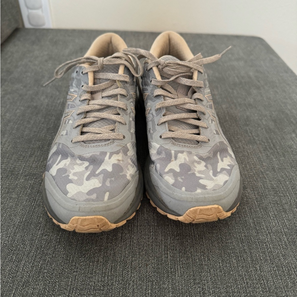 ASICS gel-scram 5. AmpliFoam. Pink and grey camo